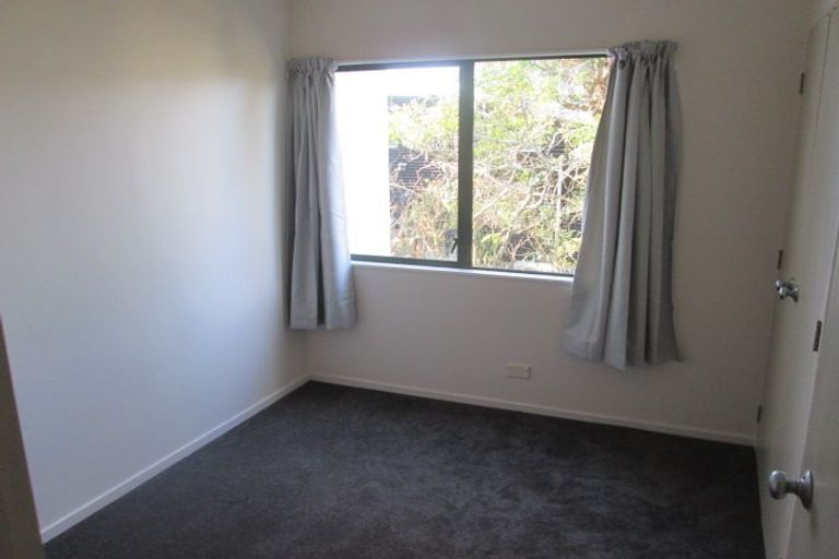 Photo of property in 12a Kiteroa Terrace, Rothesay Bay, Auckland, 0630