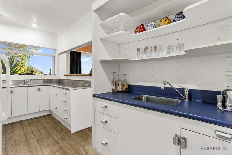 Photo of property in 94 Takahe Road, Titirangi, Auckland, 0604