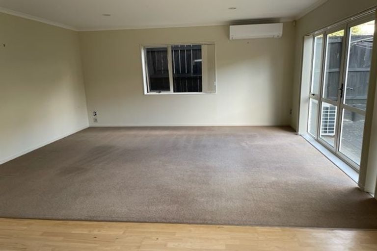 Photo of property in 28 Maypark Crescent, Flat Bush, Auckland, 2016
