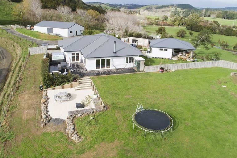 Photo of property in 17a Rapson Road, Kaukapakapa, 0871