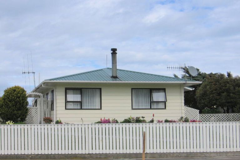 Photo of property in 22 Cousins Avenue East, Foxton Beach, Foxton, 4815