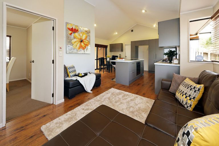 Photo of property in 3 Avonleigh Road, Green Bay, Auckland, 0604