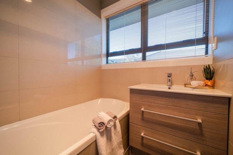 Photo of property in 19 Elwyn Place, Avonhead, Christchurch, 8042