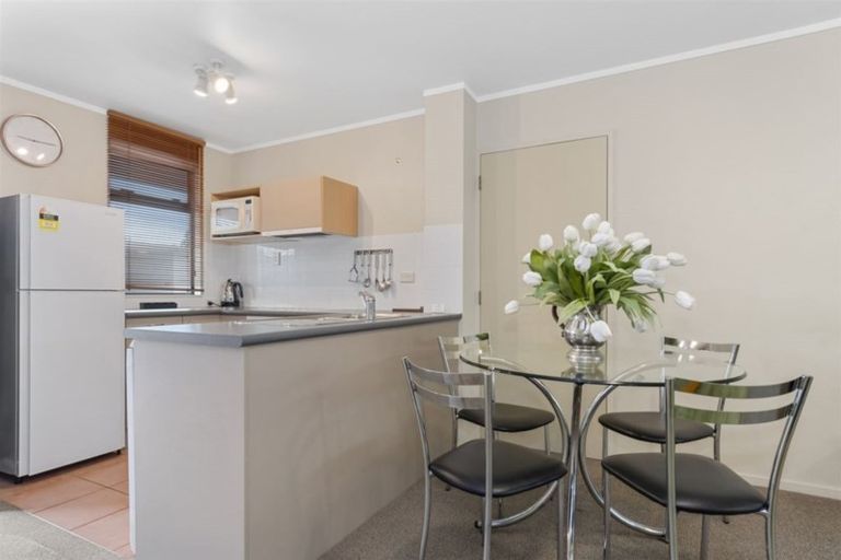 Photo of property in Capri Apartments, 5 The Mall, Mount Maunganui, 3116