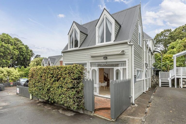 Photo of property in 1/1 Cottleville Terrace, Thorndon, Wellington, 6011