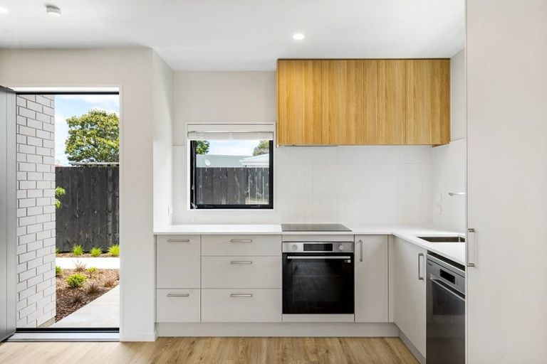 Photo of property in 2/77 Matipo Road, Te Atatu Peninsula, Auckland, 0610