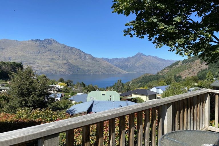 Photo of property in 21 Watts Road, Fernhill, Queenstown, 9300