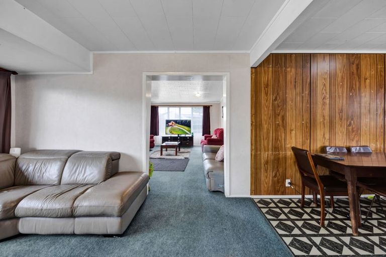 Photo of property in 1 County Drive, Hawera, 4610