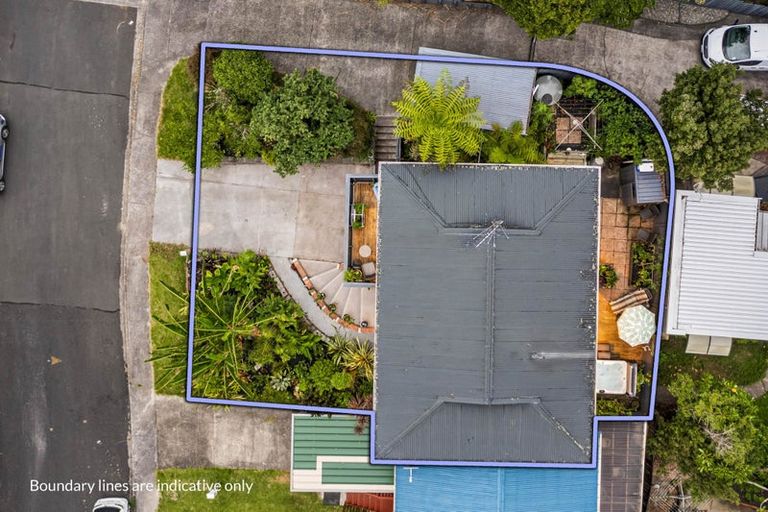 Photo of property in 2/10 Abbeygate Street, Birkdale, Auckland, 0626