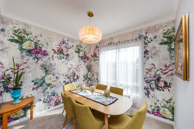 Photo of property in 124 Johnstone Drive, Fitzherbert, Palmerston North, 4410