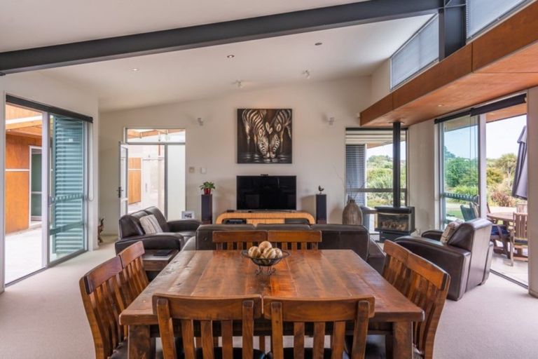 Photo of property in 40 Raukawa Road, Peka Peka, Waikanae, 5391