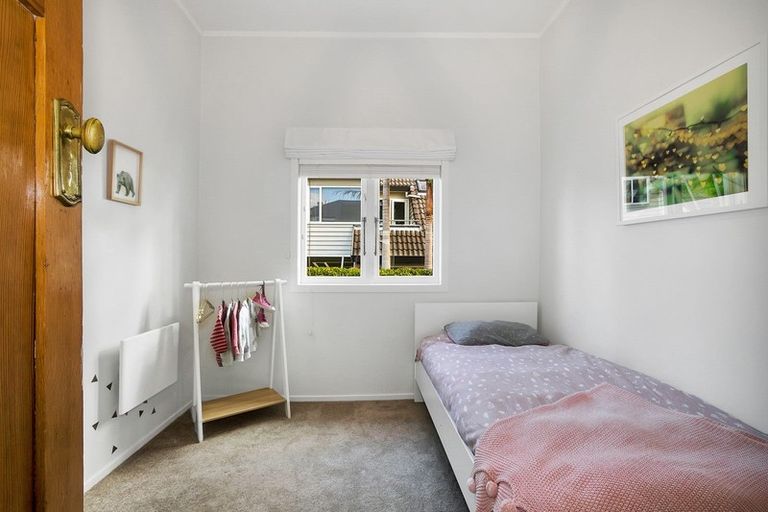 Photo of property in 22 Wright Road, Point Chevalier, Auckland, 1022