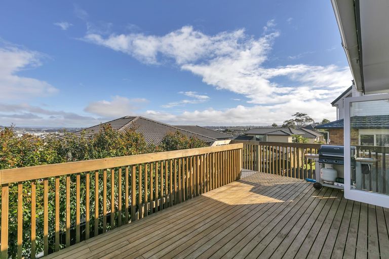 Photo of property in 2/622 East Coast Road, Pinehill, Auckland, 0630