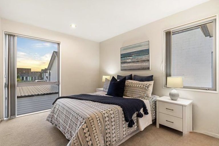 Photo of property in 11 Phar Lap Crescent, Takanini, 2112