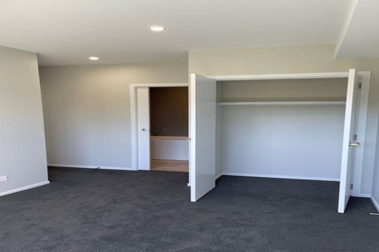 Photo of property in 3 Kopua Place, Whitby, Porirua, 5024