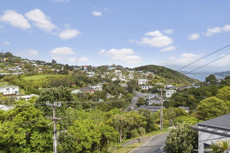 Photo of property in 102 Ruskin Road, Newlands, Wellington, 6037