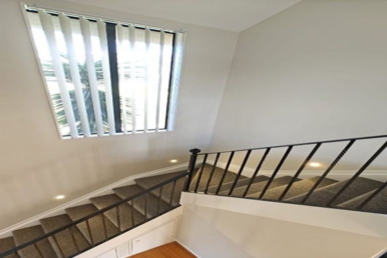 Photo of property in 1 Glenreagh Place, Torbay, Auckland, 0630