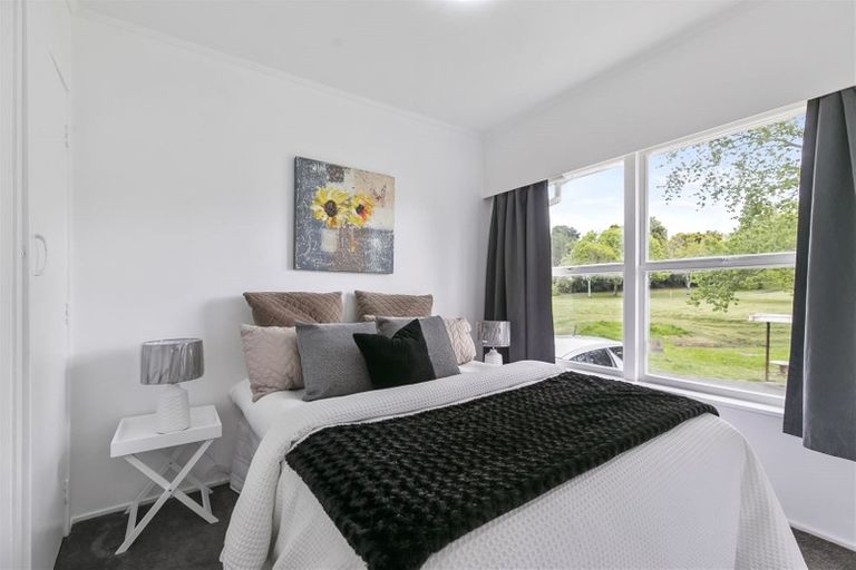 Photo of property in 2/16 Diana Drive, Glenfield, Auckland, 0627