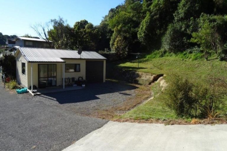 Photo of property in 25 Seaview Crescent, Picton, 7220