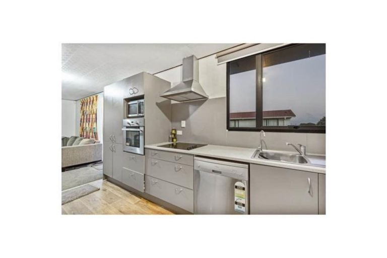 Photo of property in 2/27 Nearco Street, Randwick Park, Auckland, 2105