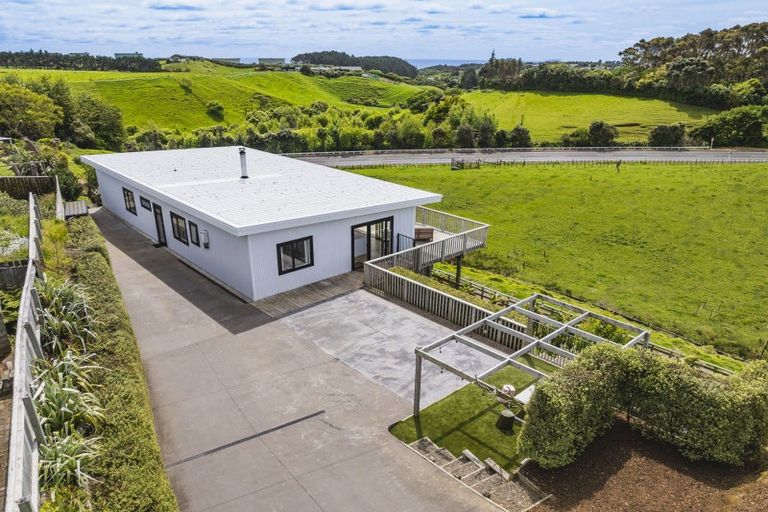 Photo of property in 22b Saint Ives Grove, Whalers Gate, New Plymouth, 4310