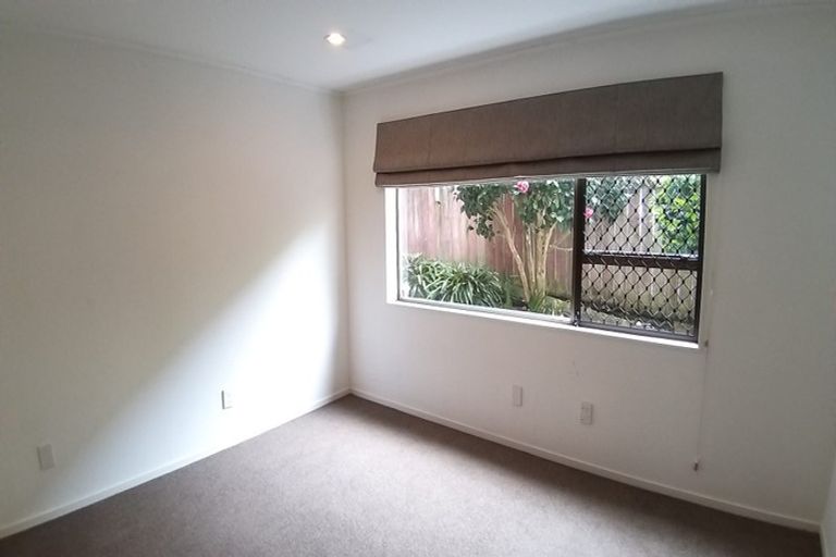 Photo of property in 1/30 Galloway Crescent, Farm Cove, Auckland, 2012