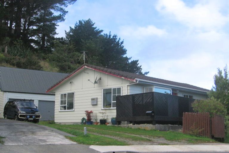 Photo of property in 33 Dominica Crescent, Grenada Village, Wellington, 6037