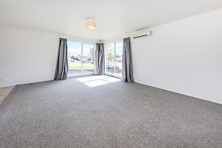 Photo of property in 342 Roscommon Road, Clendon Park, Auckland, 2103