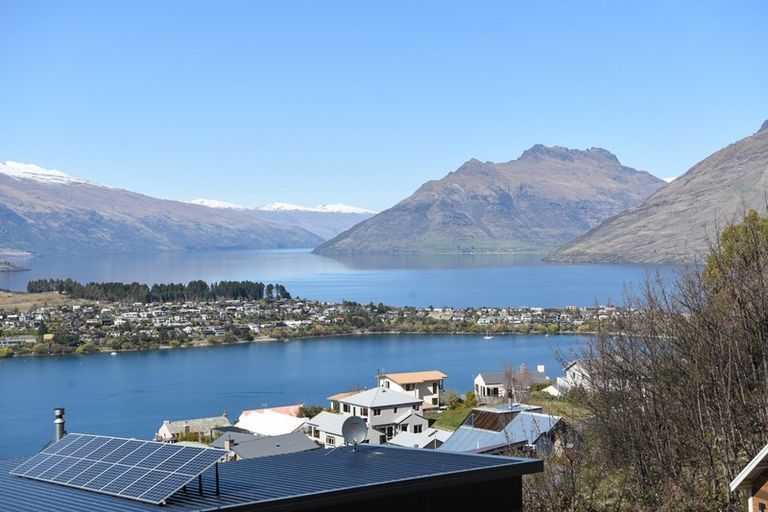 Photo of property in 16 Birch Lane, Queenstown, 9300