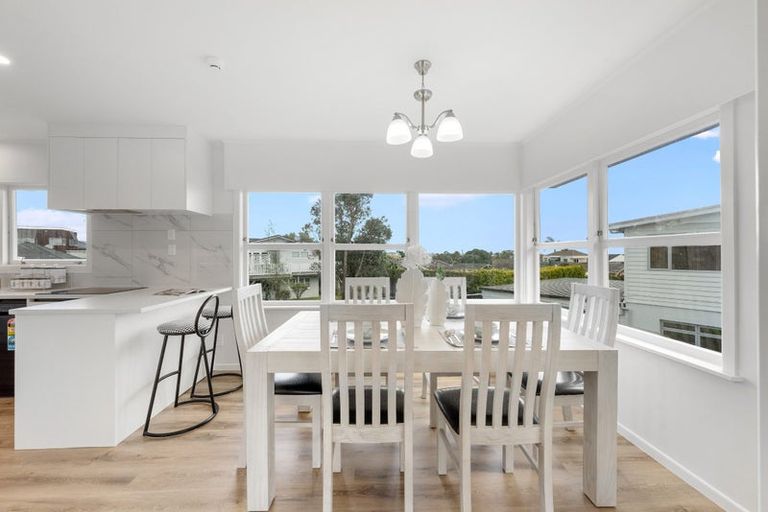 Photo of property in 17a Gulf Crest, Bucklands Beach, Auckland, 2012