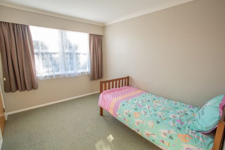 Photo of property in 34 Kaitawa Crescent, Paraparaumu, 5032