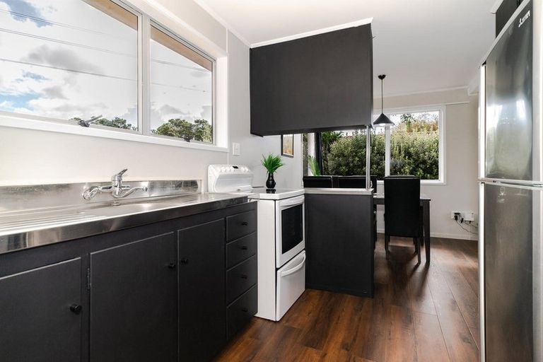 Photo of property in 6 Cherry Tree Place, Massey, Auckland, 0614