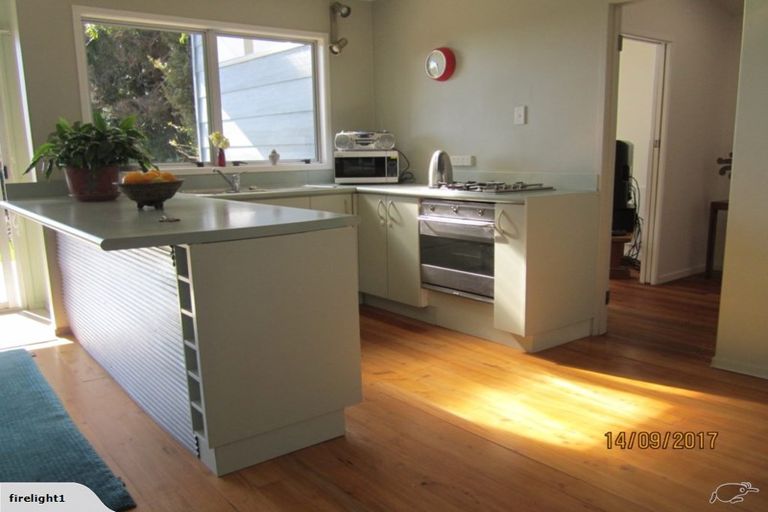 Photo of property in 95 Cornwallis Road, Cornwallis, Auckland, 0604