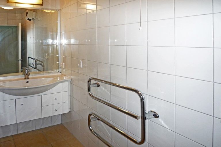 Photo of property in Arno Apartment, 1/8 Mckerrow Place, Sunshine Bay, Queenstown, 9300