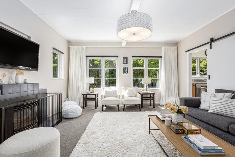 Photo of property in 28 Black Rock Road, Newlands, Wellington, 6037