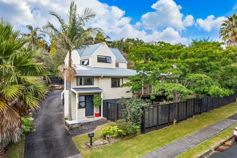 Photo of property in 10 Penguin Drive, Murrays Bay, Auckland, 0630