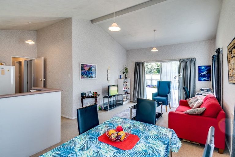 Photo of property in 2/80 Guppy Road, Greenmeadows, Napier, 4112