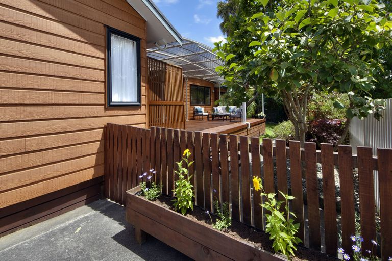 Photo of property in 3 Avonleigh Road, Green Bay, Auckland, 0604