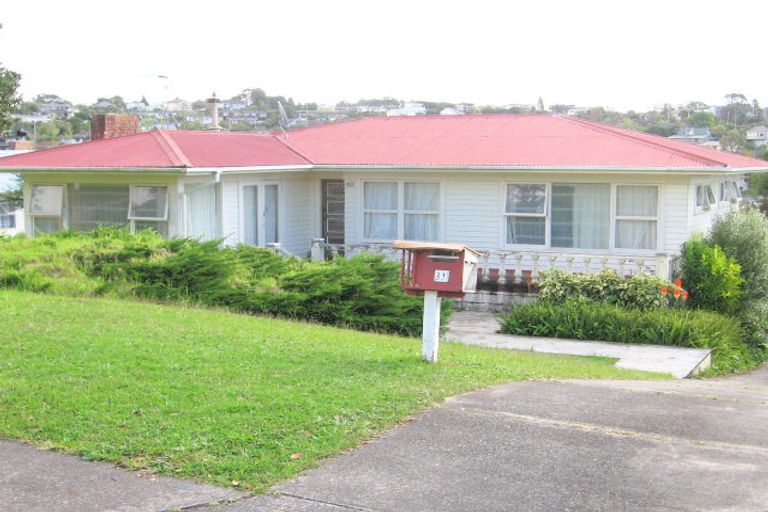 Photo of property in 21 Mayfair Crescent, Mairangi Bay, Auckland, 0630