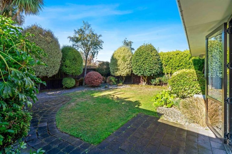 Photo of property in 2/14 Resolution Place, Bryndwr, Christchurch, 8053