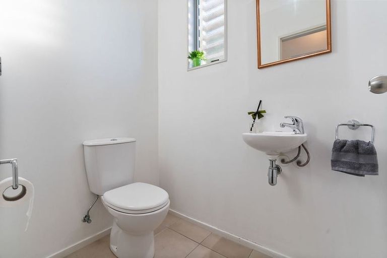 Photo of property in 28 Albionvale Road, Glen Eden, Auckland, 0602
