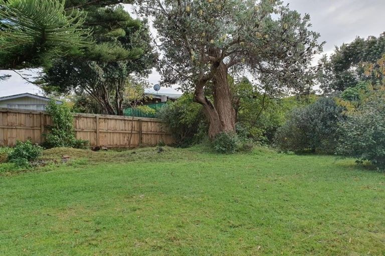 Photo of property in 17 Rangihiroa Street, Waikanae Beach, Waikanae, 5036