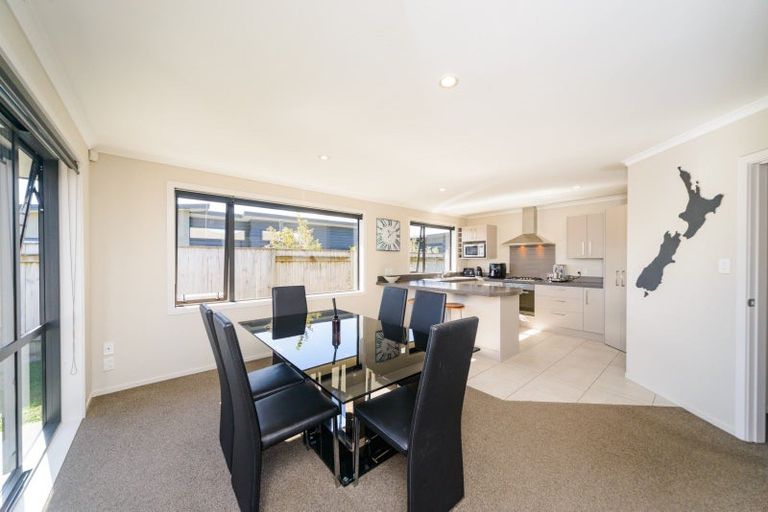 Photo of property in 16 Lorenzo Place, Kelvin Grove, Palmerston North, 4414