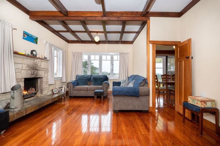 Photo of property in 141 Tawa Road, Kumeu, 0891