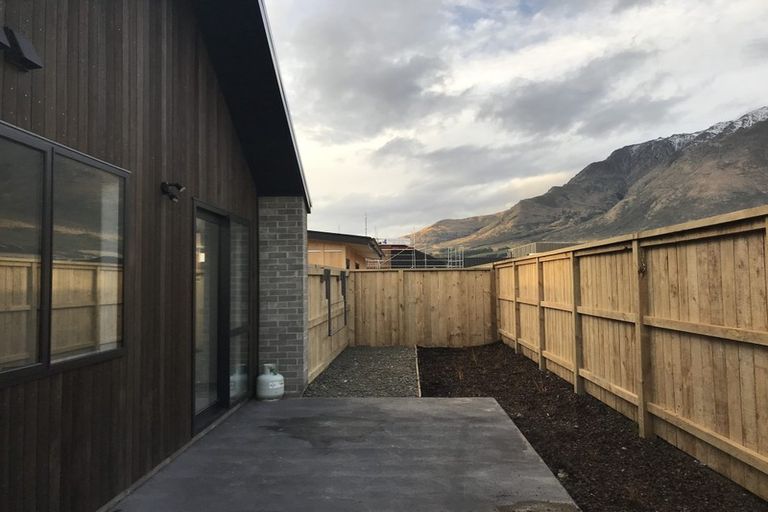 Photo of property in 7 Fallow Street, Jacks Point, 9371