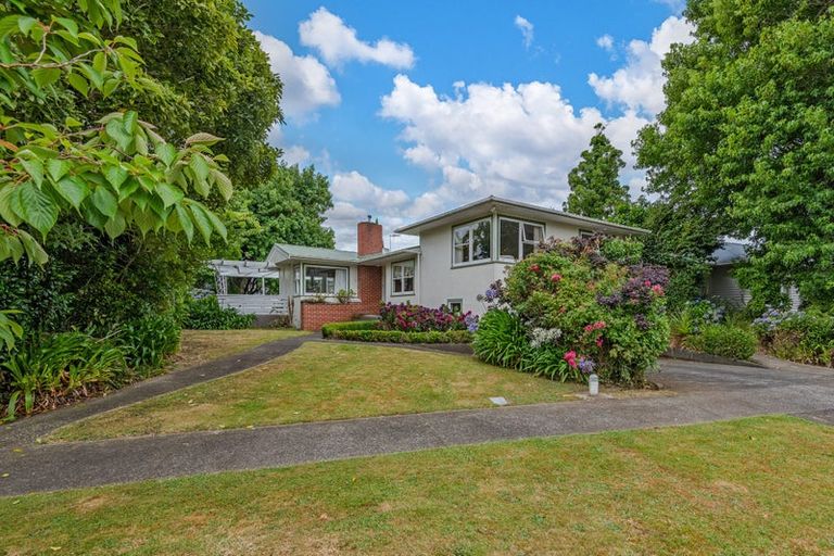 Photo of property in 15 Surrey Crescent, Hokowhitu, Palmerston North, 4410
