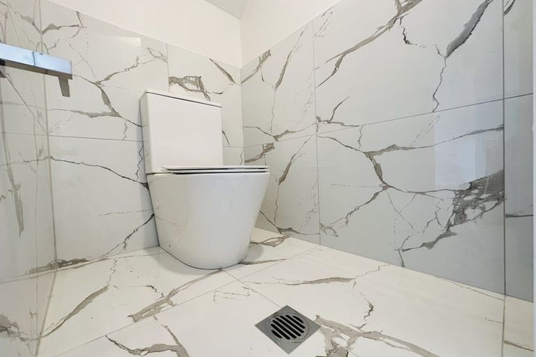 Photo of property in 23c Crystal Avenue, Glendene, Auckland, 0602