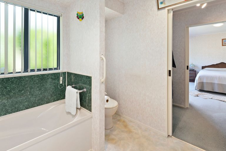 Photo of property in 35 Yorke Road, Haruru, 0204