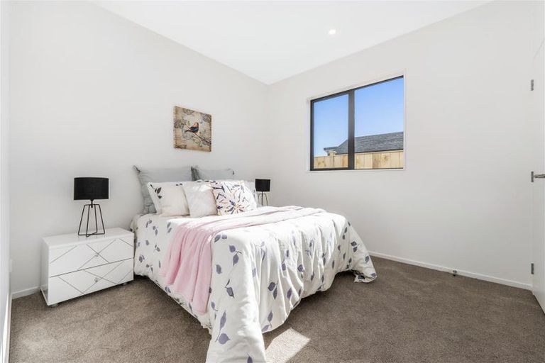 Photo of property in 6 Woven Place, Karaka, Papakura, 2113