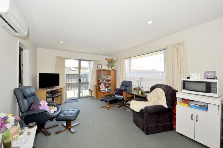 Photo of property in 2/295 Pages Road, Wainoni, Christchurch, 8061